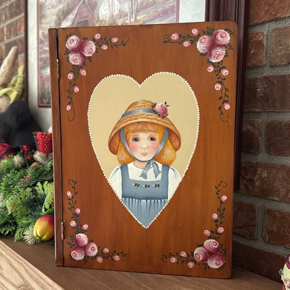 Rare Vintage 1971 Handmade Amish Girl Heart-Shaped Folk Art Wood Box Collectible - Picture 8 of 8